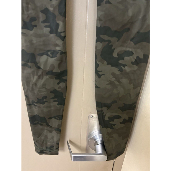 Lululemon Camouflage Leggings Size 4 Black Green Gym Athleisure Sport Worn 1x - Picture 7 of 8
